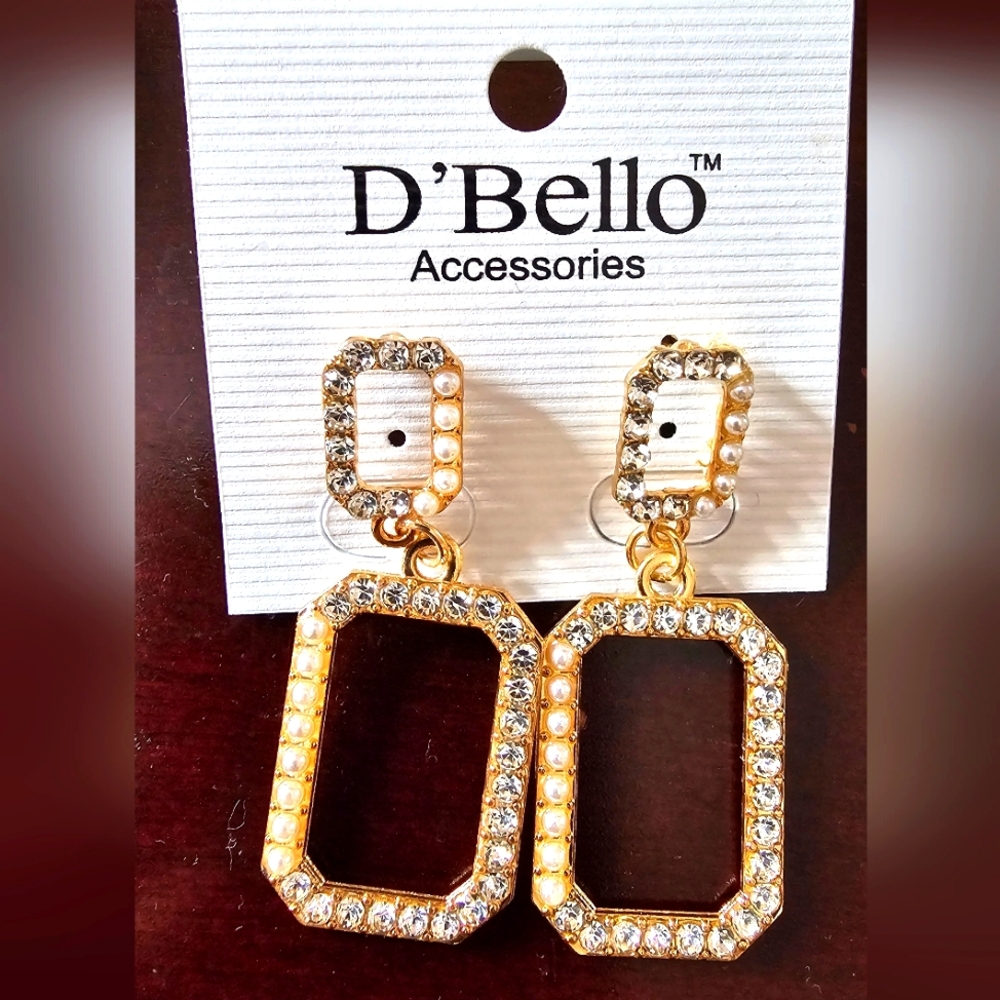Faux Pearl and Rhinestones dangle earrings in goldtone New in package